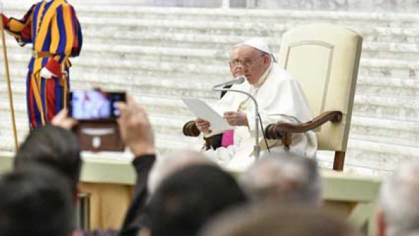 Pope Francis speaks about confession to priests