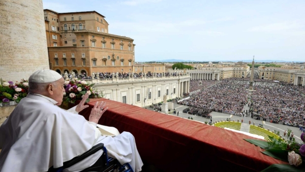Pope Francis appears on the central balcony of St. Peter’s Basilica to deliver his Easter blessing “urbi et orbi”