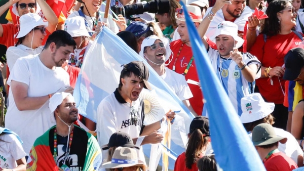 Young people celebrate as Pope Francis arrives to the World Youth Day welcome ceremony at Eduardo VII Park in Lisbon, Portugal,