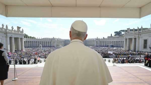Pope Leo XIV greets visitors at St. Peter’s Square 